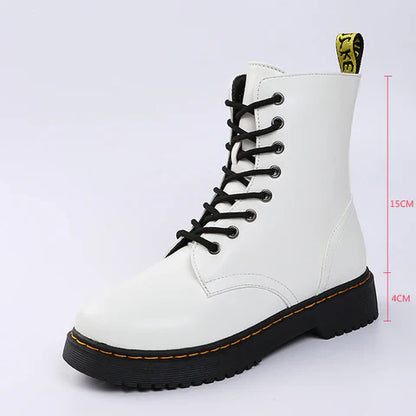 Comfortable boots with laces and a zipper